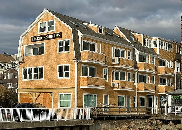 Cheap hotel: Harborside Inn
