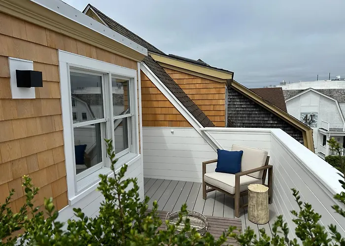 Cheap hotel: Harborside Inn