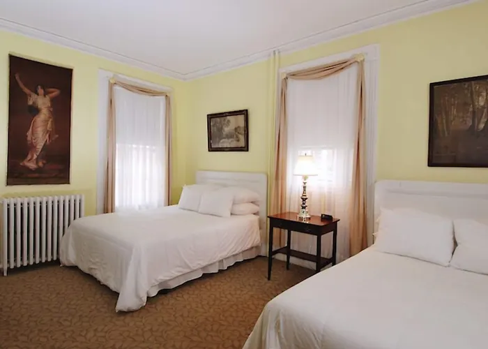 Cheap hotel: Yankee Peddler Inn